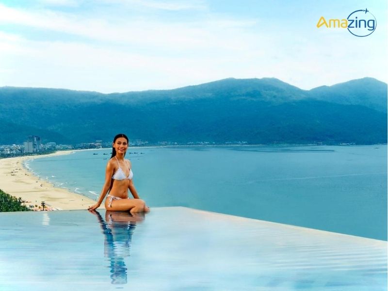 Hồ bơi ngoài trời tại khách sạn Mandila Beach