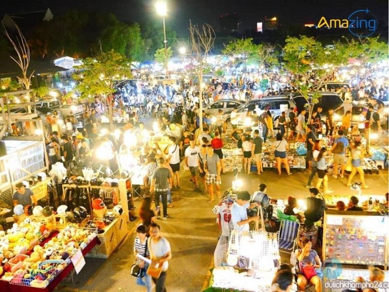 Mua sắm tại chợ đêm Sơn Trà