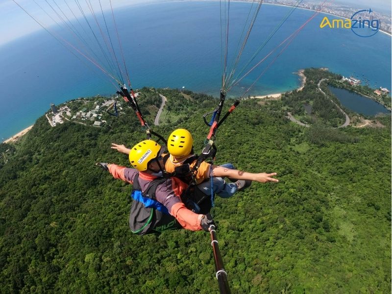 Tham gia hoạt động mạo hiểm tại núi Sơn Trà